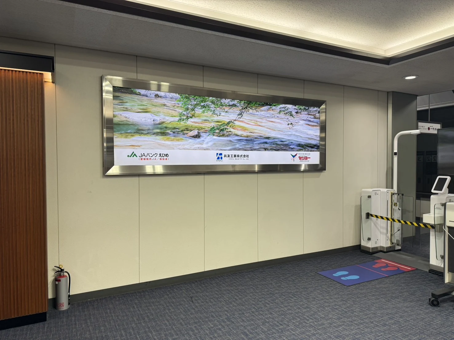 松山空港屋内広告