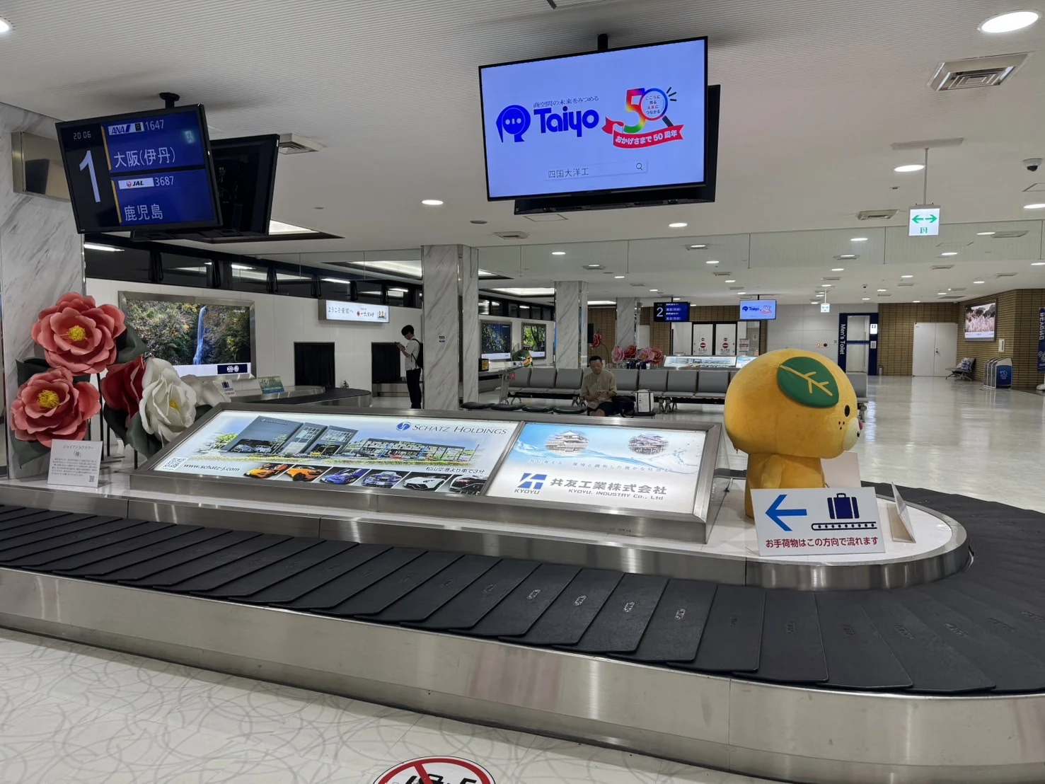 松山空港屋内広告
